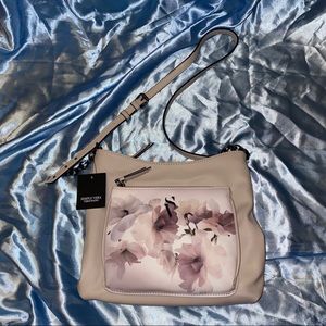 Beautiful Floral Simply Vera Purse